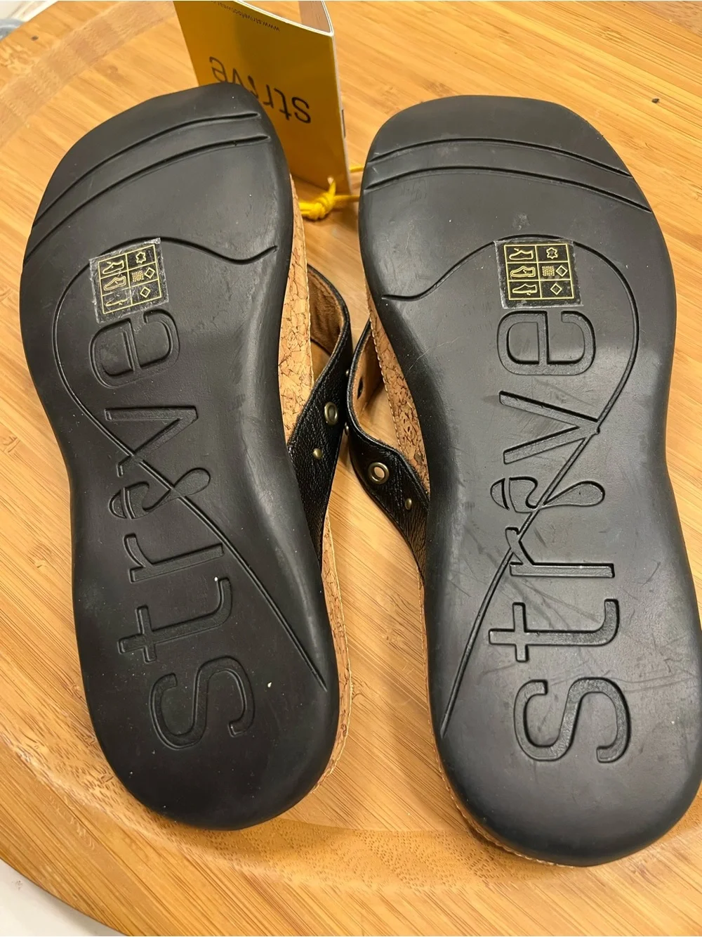 Strive Black Leather Thong Sandals with Beige Footbed Size 8 New With Tag